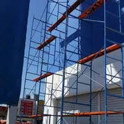 Andamios instalados en una obra